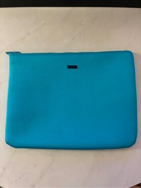 TRIANGL Teal/ Aqua Neoprene Zip Pouch